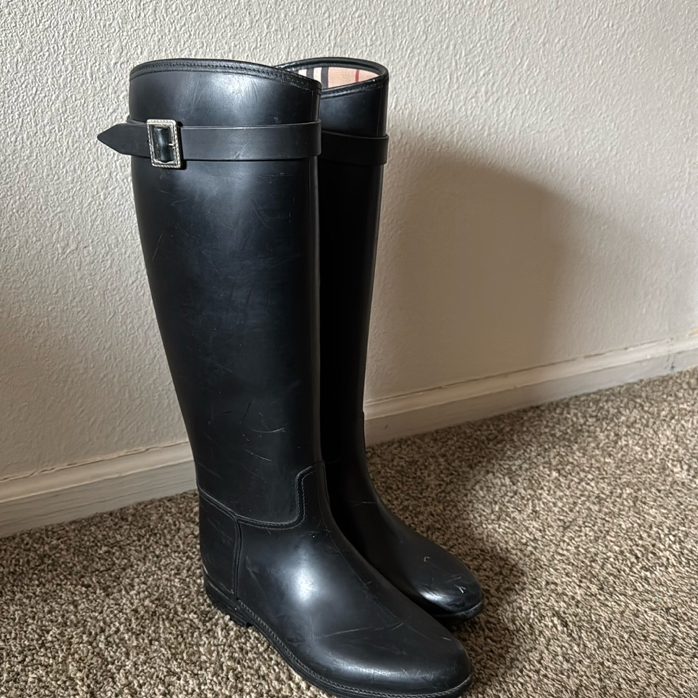 Burberry women’s black rain boots 
Made in France, UK size 5, Euro size 38